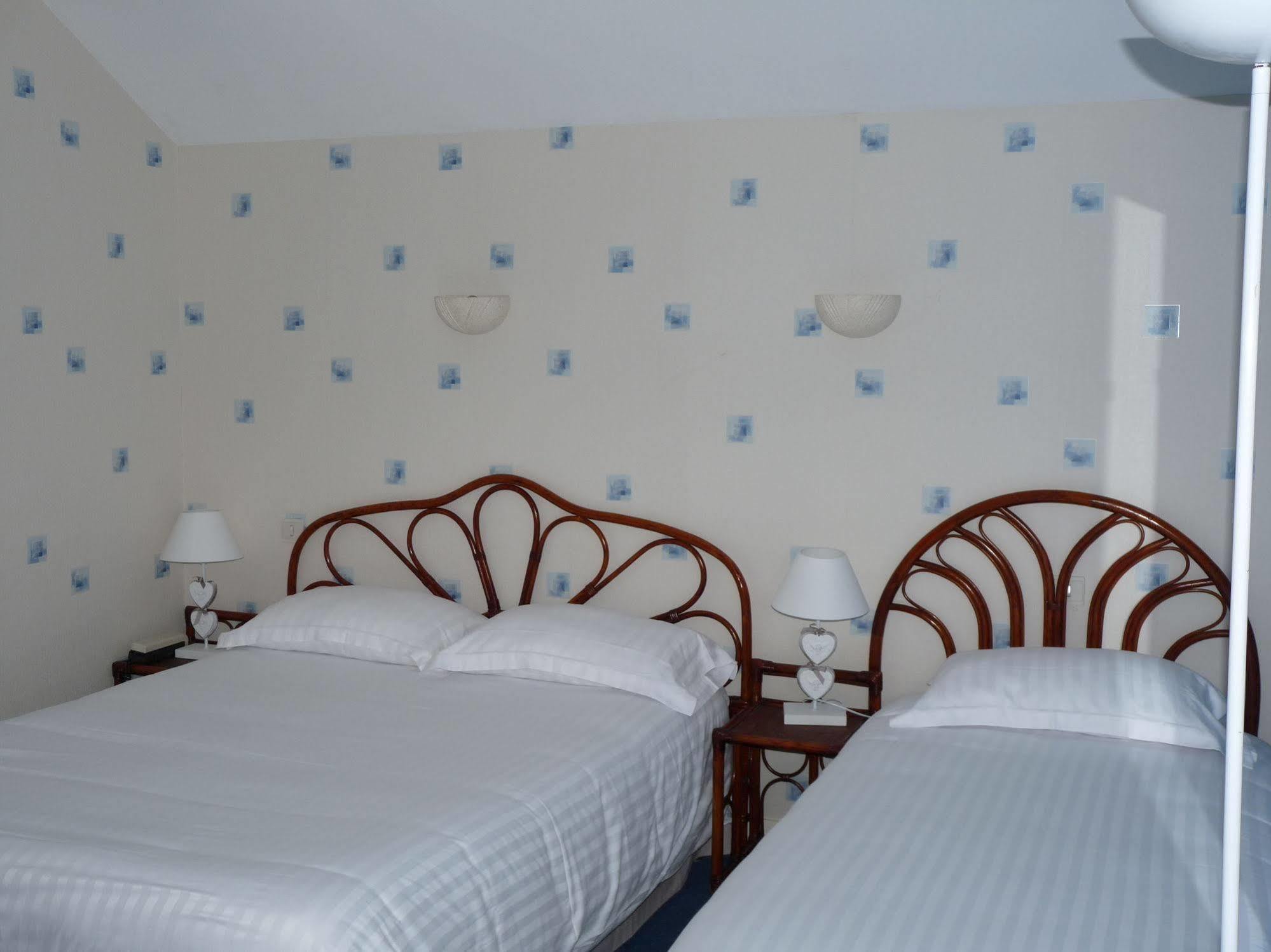Ariane Hotel Joué-lés-Tours Kültér fotó